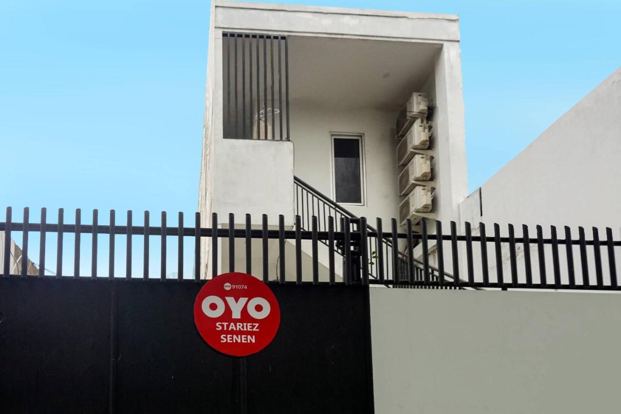 Super Oyo 91074 Stariez Senen Syariah Hotell Jakarta Eksteriør bilde