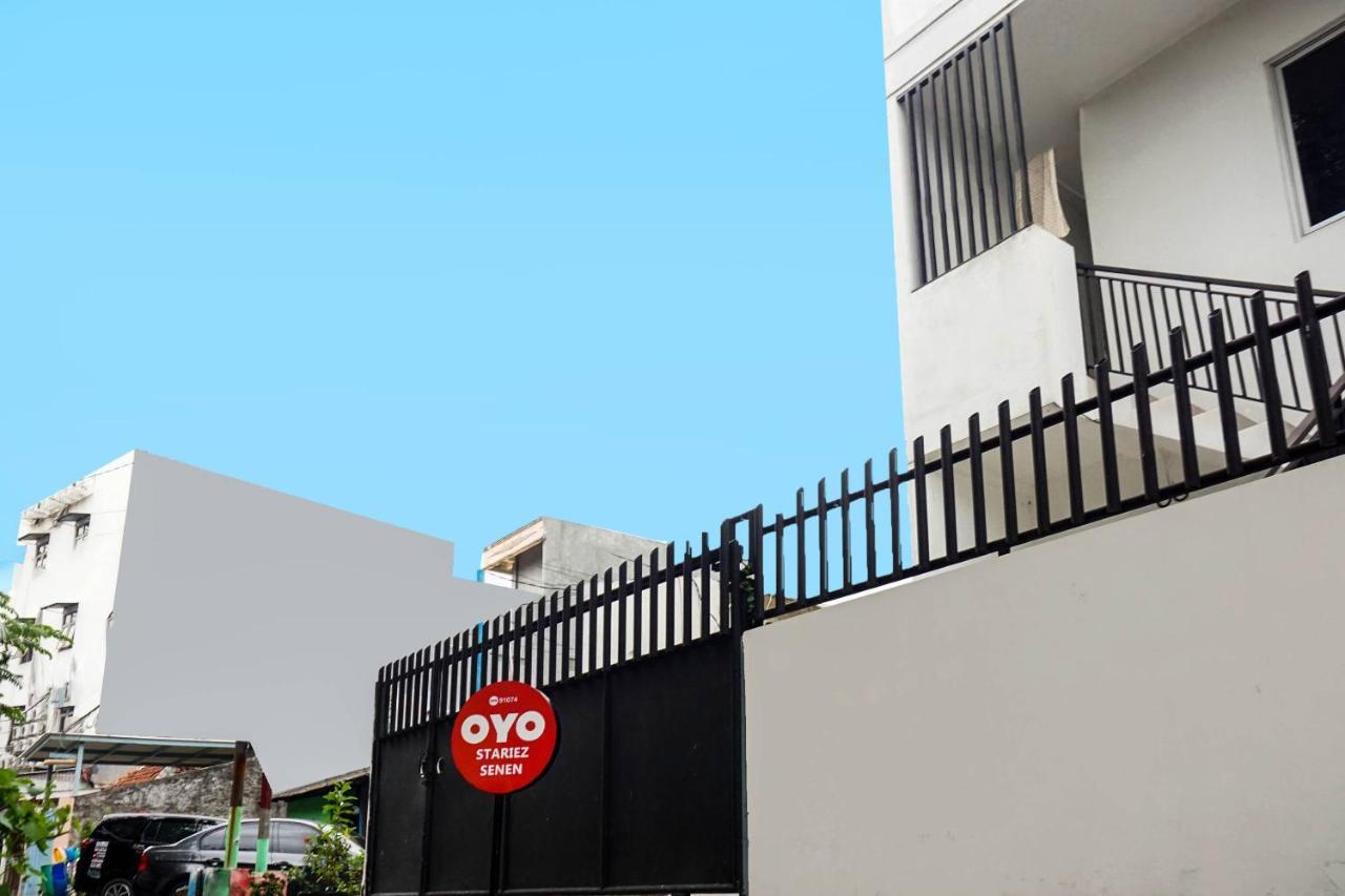 Super Oyo 91074 Stariez Senen Syariah Hotell Jakarta Eksteriør bilde