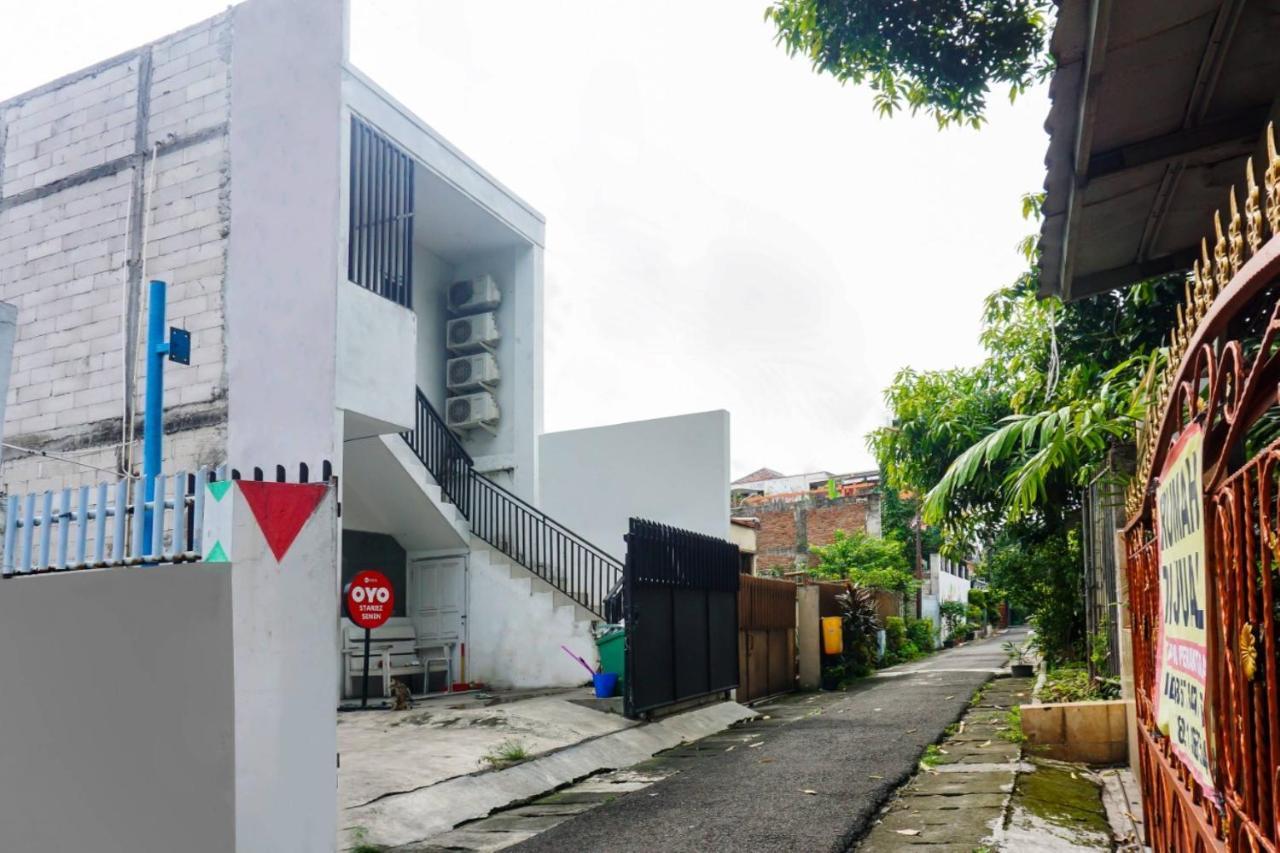 Super Oyo 91074 Stariez Senen Syariah Hotell Jakarta Eksteriør bilde