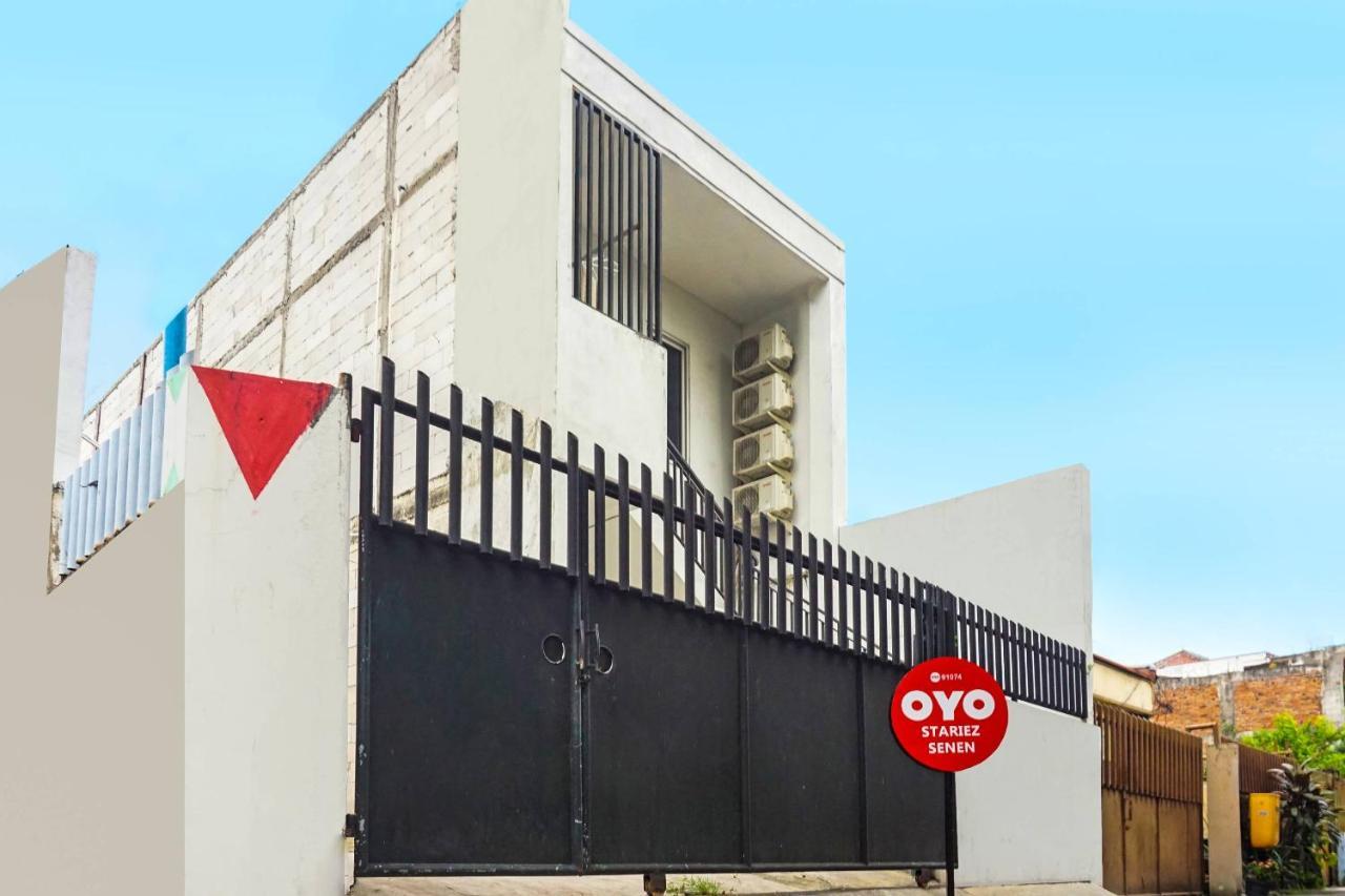 Super Oyo 91074 Stariez Senen Syariah Hotell Jakarta Eksteriør bilde